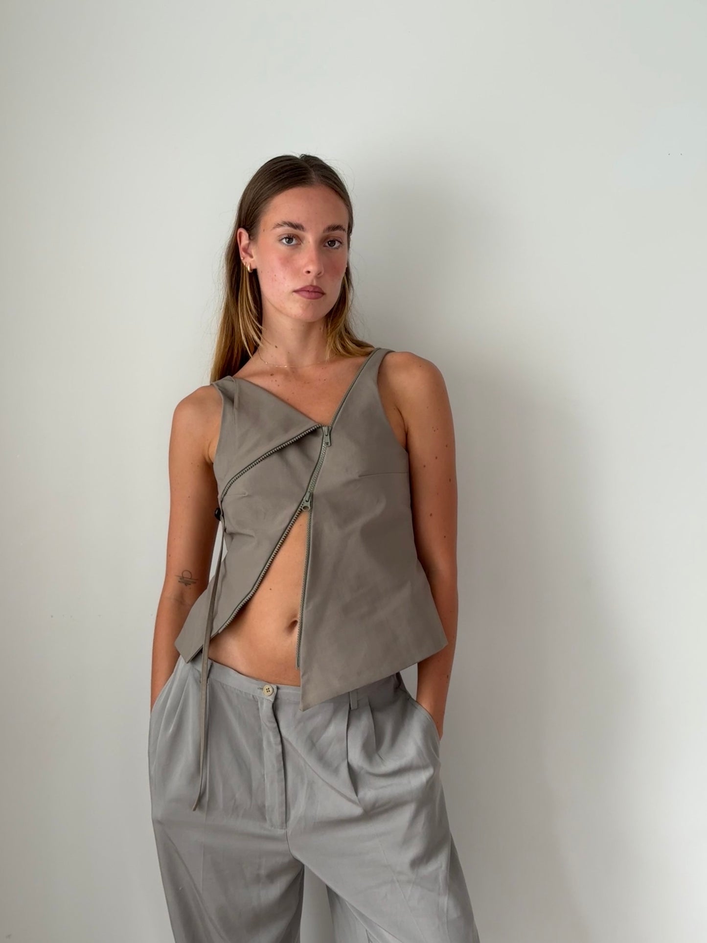 Incline Top Taupe