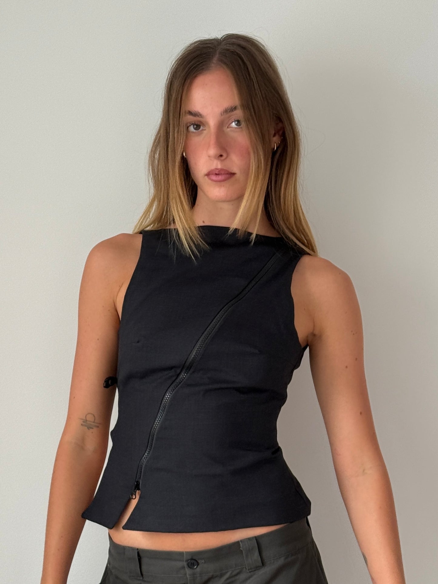 Incline Top Charcoal